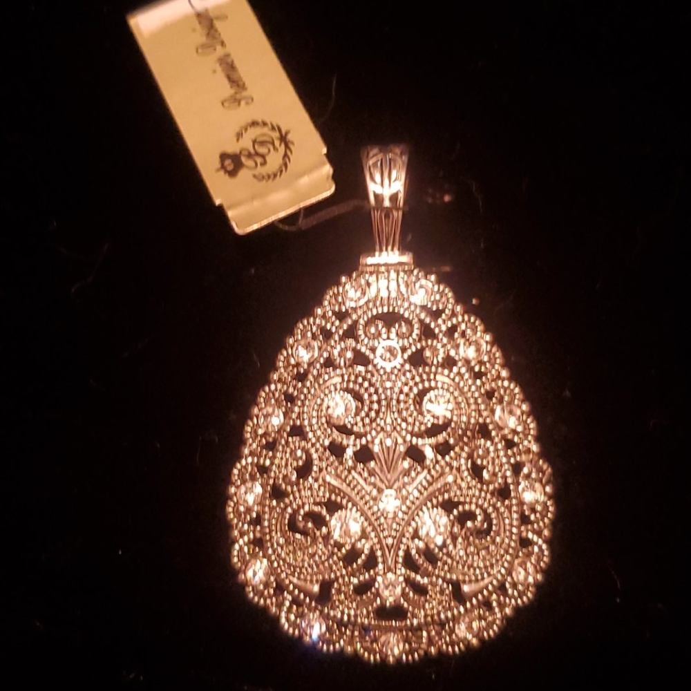 Necklace pendent, Unbelievable